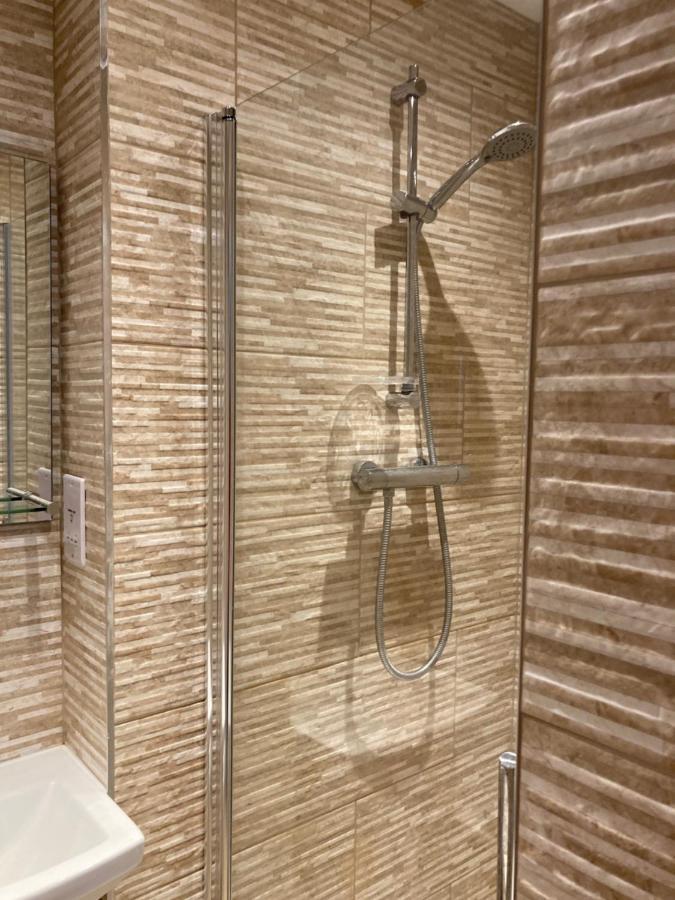 Wicks At 26 Hotel Sandown Exterior photo